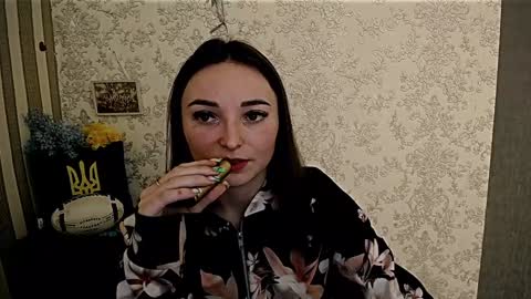Snapshot of kiss_shy chatting on 01.12.25 Valeria online show from 01.12.25