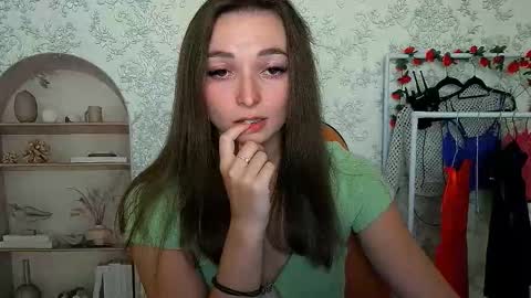 Snapshot of kiss_shy chatting on 09.26.25 Valeria online show from 09.26.25
