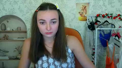 Snapshot of kiss_shy chatting on 10.21.25 Valeria online show from 10.21.25