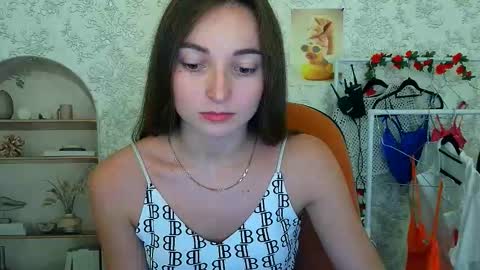 Snapshot of kiss_shy chatting on 10.22.25 Valeria online show from 10.22.25