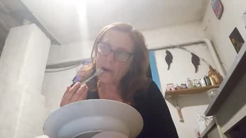 kissandvibe online show from 10.31.25