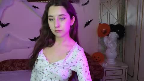 Snapshot of kisses_eva chatting on 10.19.25 Hot Eva online show from 10.19.25