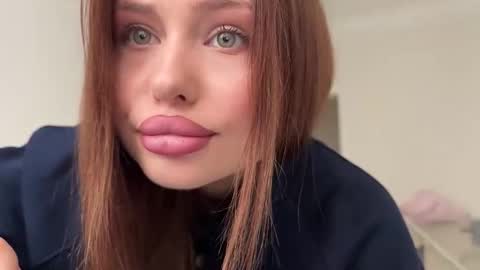 Snapshot of kisskeyy chatting on 09.10.25 kisskeyy online show from 09.10.25