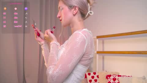 Snapshot of kisskiss_muah chatting on 09.26.25 Kate online show from 09.26.25