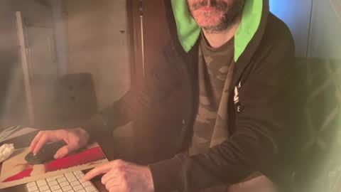 kissofbanned1983 online show from 04.25.26