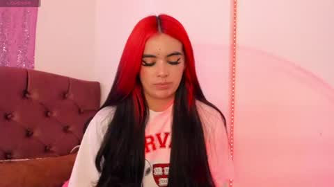 Snapshot of kit_kat_10 chatting on 06.12.26 Lily online show from 06.12.26