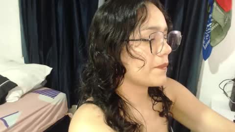 Snapshot of kitcatdreams chatting on 05.04.26 kitcatdreams online show from 05.04.26