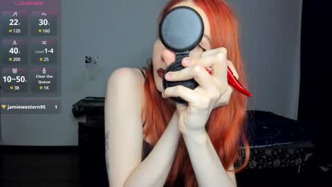 Snapshot of kitsunemoon chatting on 12.12.24 Kitsune online show from 12.12.24