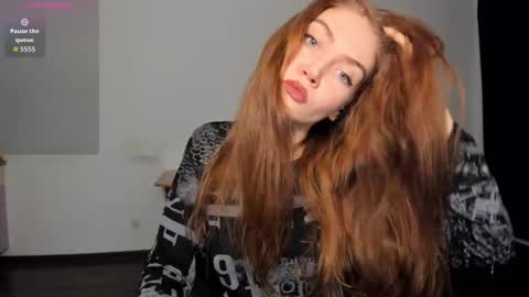 Snapshot of kitsunemoon chatting on 09.24.25 Kitsune online show from 09.24.25