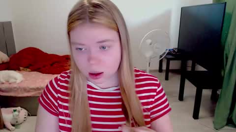 Snapshot of kitten_jenny01 chatting on 02.19.26 Jennyblonde and Emmabrunette online show from 02.19.26