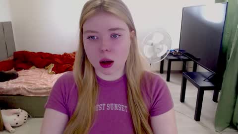 Snapshot of kitten_jenny01 chatting on 02.21.26 Jennyblonde and Emmabrunette online show from 02.21.26