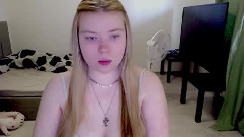 Snapshot of kitten_jenny01 chatting on 02.27.26 Jennyblonde and Emmabrunette online show from 02.27.26