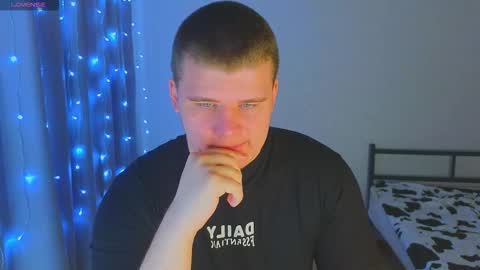 Snapshot of kittenmur chatting on 11.26.25 Vlad online show from 11.26.25