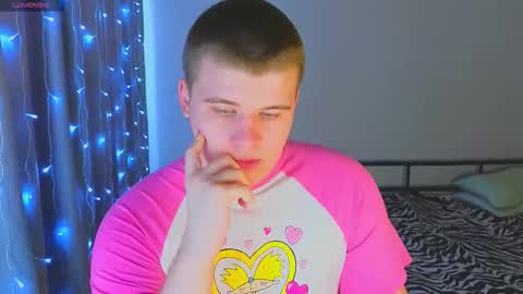 Snapshot of kittenmur chatting on 12.21.25 Vlad online show from 12.21.25