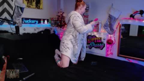 Snapshot of kittiepurry chatting on 12.20.25 Kittie Purry online show from 12.20.25