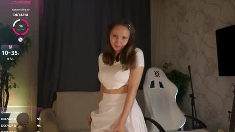 Snapshot of kittiesland chatting on 05.25.26 Agatha online show from 05.25.26