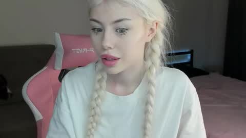 Snapshot of kitty0u0 chatting on 01.13.26 erika 3 online show from 01.13.26