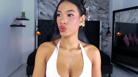 Snapshot of kitty_collins_ chatting on 06.25.26 Kitty online show from 06.25.26