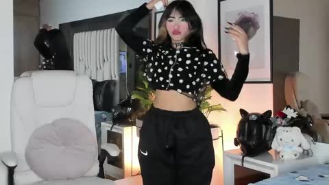 Snapshot of kitty_eliffe chatting on 04.29.26 kitty online show from 04.29.26