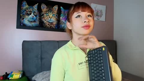 Snapshot of kitty_ganng chatting on 05.11.26 Kitty online show from 05.11.26