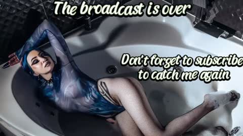 Hey  Im Ellie  if you like me and like my show give me a thumbs up hehe online show from 12.07.24