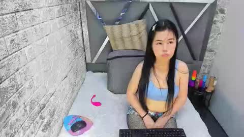 kitty_small69 online show from 05.04.26