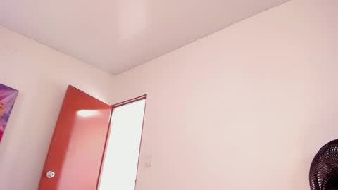 Snapshot of kittyhotts chatting on 12.19.24 Sari bell online show from 12.19.24