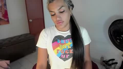 Snapshot of kittyhotts chatting on 12.22.24 Sari bell online show from 12.22.24