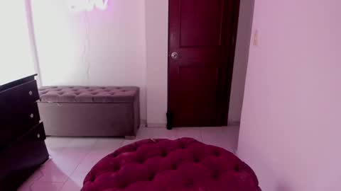 Snapshot of kittyhotts chatting on 01.22.25 Sari bell online show from 01.22.25