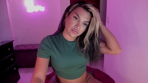 Snapshot of kittyhotts chatting on 02.03.25 Sari bell online show from 02.03.25