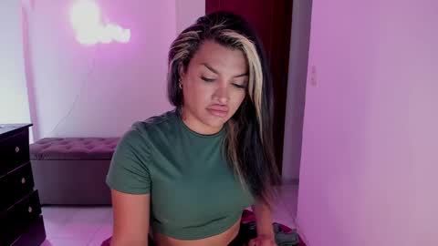 Snapshot of kittyhotts chatting on 02.03.25 Sari bell online show from 02.03.25