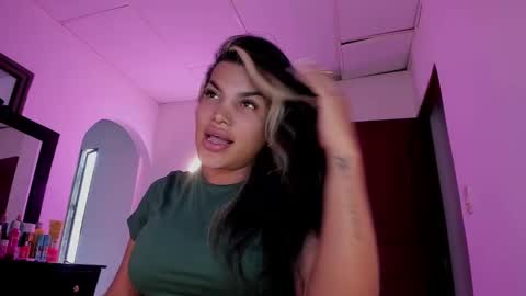 Snapshot of kittyhotts chatting on 02.04.25 Sari bell online show from 02.04.25