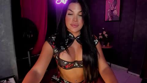 Snapshot of kittyhotts chatting on 01.14.26 Sari bell online show from 01.14.26