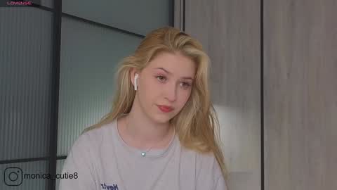 Snapshot of kittyloffe chatting on 03.09.25 Monika online show from 03.09.25