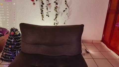 L          FOLLOW ME ON IG kittylu    online show from 12.23.24