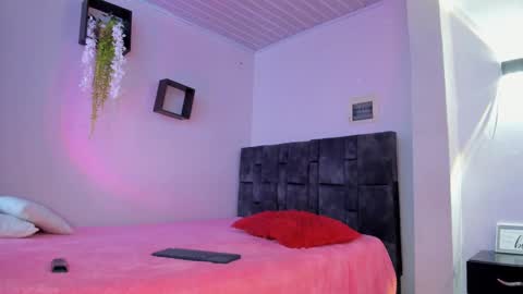 Snapshot of kittymyers chatting on 09.13.25 kitty online show from 09.13.25