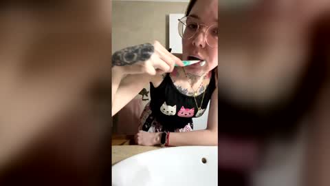 Snapshot of kittysadge chatting on 02.19.26 Sandra online show from 02.19.26