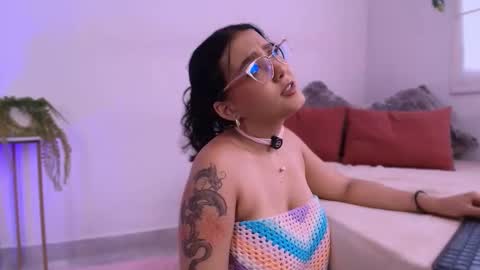 Snapshot of kittysophie_ chatting on 11.04.25 Sophie online show from 11.04.25