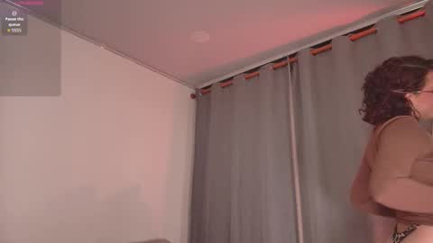 Snapshot of kittysophie_ chatting on 03.25.26 Sophie online show from 03.25.26