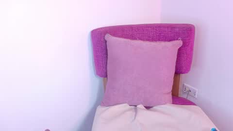 Snapshot of kity_hill chatting on 02.15.26 Kitty Hill online show from 02.15.26