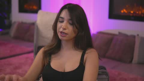 Snapshot of kity_sweet chatting on 01.07.25 Erika online show from 01.07.25