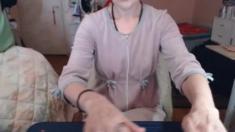 Snapshot of kiuminberry chatting on 11.16.25 KiuminBerry online show from 11.16.25