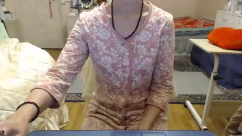 Snapshot of kiuminberry chatting on 11.30.25 KiuminBerry online show from 11.30.25