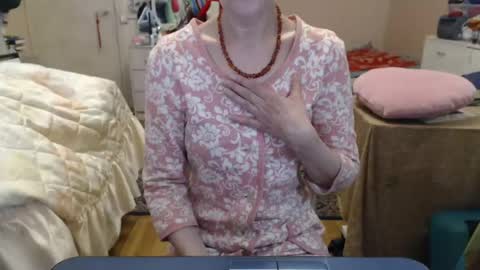Snapshot of kiuminberry chatting on 06.15.26 KiuminBerry online show from 06.15.26