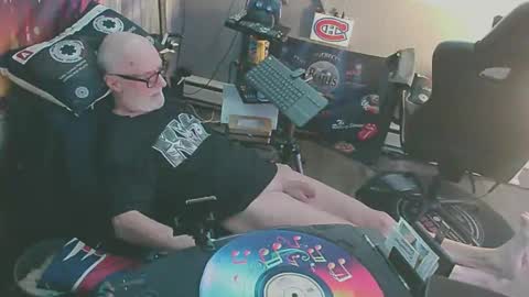 Snapshot of kiveuxmakeu chatting on 09.22.25 kiveuxmakeu online show from 09.22.25