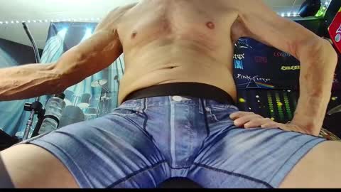 Snapshot of kiveuxmakeu chatting on 10.01.25 kiveuxmakeu online show from 10.01.25