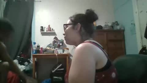 Snapshot of kivs19 chatting on 11.28.25 kivs19 online show from 11.28.25