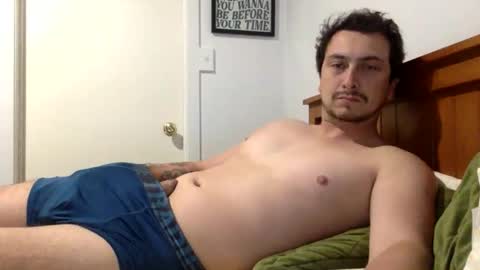 Snapshot of kiwiluke69 chatting on 10.15.25 kiwiluke69 online show from 10.15.25