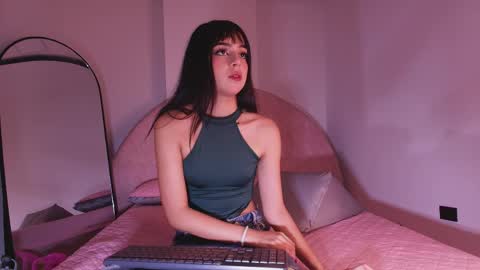 Snapshot of kkira_doll chatting on 04.26.26 Kkira online show from 04.26.26