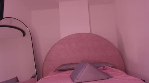 Snapshot of kkira_doll chatting on 05.15.26 Kkira online show from 05.15.26
